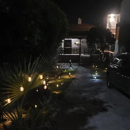 Family House With Garden In The Center Of Holiday home Polychrono